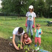 family in the garden (003)