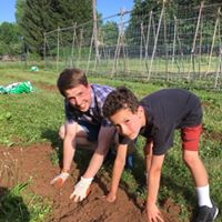 Pastor Chris in the garden (003)